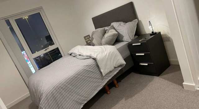 Modern 1-bed Apt, Sleeps 2 in Birmingham, Забронировать Апартаменты/квартира Отели Бирмингема с парковкой, рядом с The Cube, Парковка