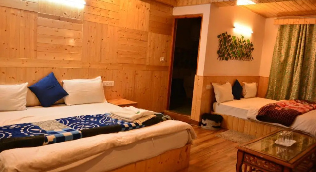 Hotel Neelgiri - Manali Diaries, Забронировать Отель Отели Манали 3 звезды, рядом с Circuit House, 3*