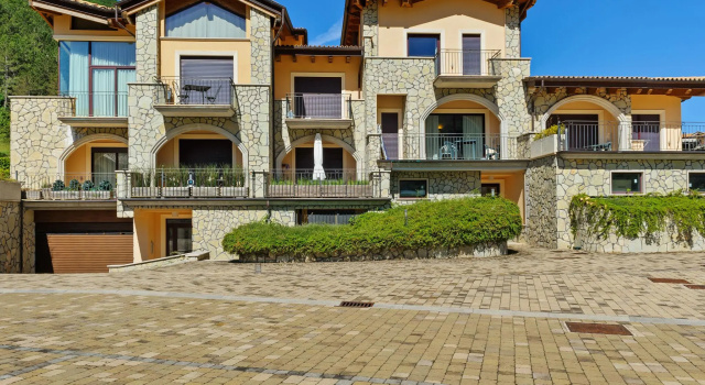 Sun-kissed Holiday Home in Scanno with Terrace, Забронировать Отель Бизнес-отели Abruzzo Ski, 4* 5*