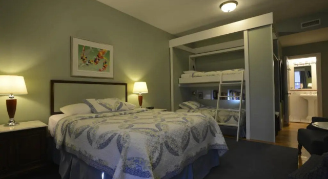 Четырёхместный номер Standard Irving House at Harvard