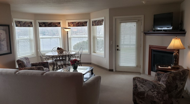 Unit 316 1 Bdrm/ 1 Bath Condo 1 Bedroom Condo by RedAwning, Buchen Sie Ferienwohnung Birchwood Wisconsin