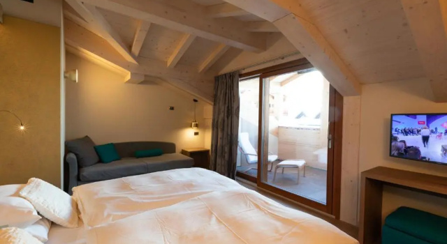 Полулюкс Deluxe Hotel Cervo