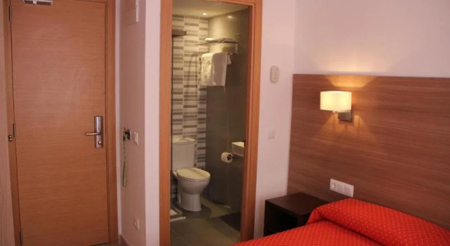 Hotel Victoria, Забронировать Отель Отели и гостиницы Тосса-де-Мар, рядом с Sot d'en Boada Beach, Отель