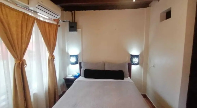 Clarita's Hotel, Забронировать Отель Отели Хако с парковкой, рядом с Торговый центр Jaco Walk, Парковка