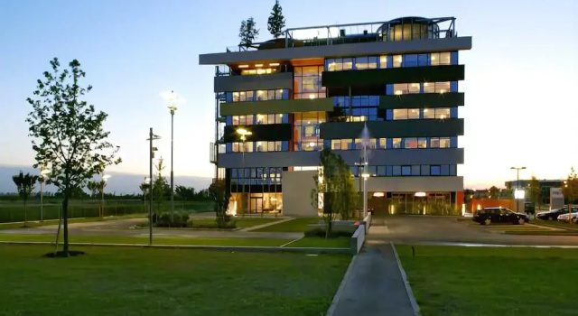 New Ipoint Hotel