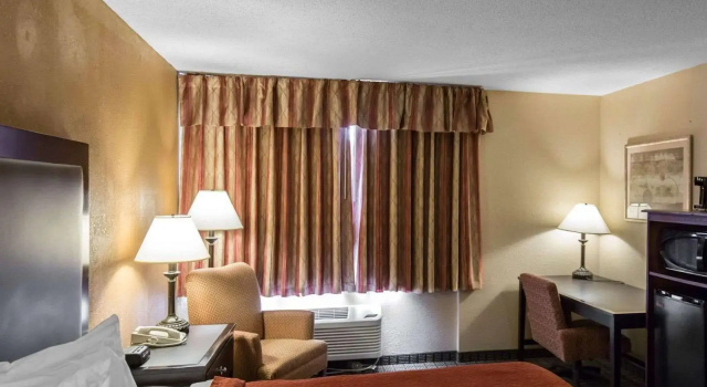 Двухместный номер Business AmericInn by Wyndham Cedar Rapids North