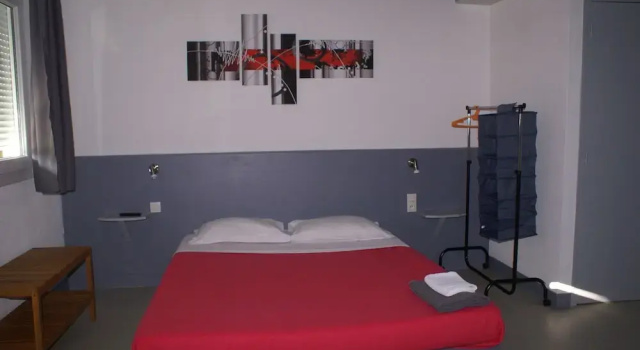 Camping l'Agrion Bleu - Bungalow, Book Campingplads Sorges 