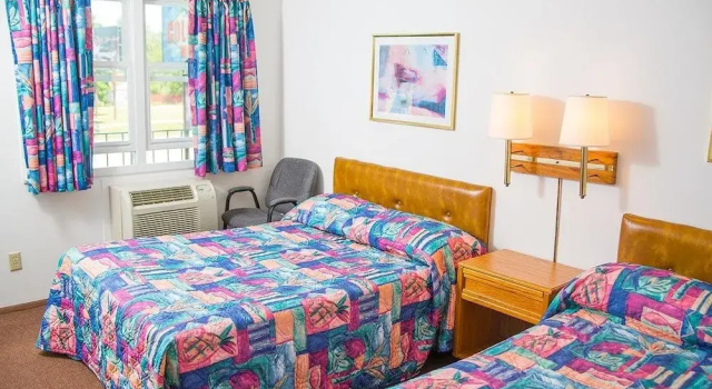 Colonial motel, Rezervovat Motel Wisconsin hotely s bazénem, Bazén