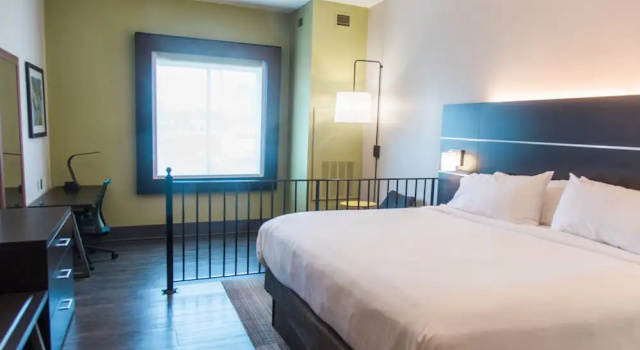 Люкс c 1 комнатой Holiday Inn Express Hotel & Suites Columbia-Fort Jackson by IHG