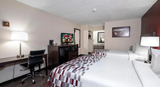Четырёхместный номер Deluxe Red Roof Inn Prattville