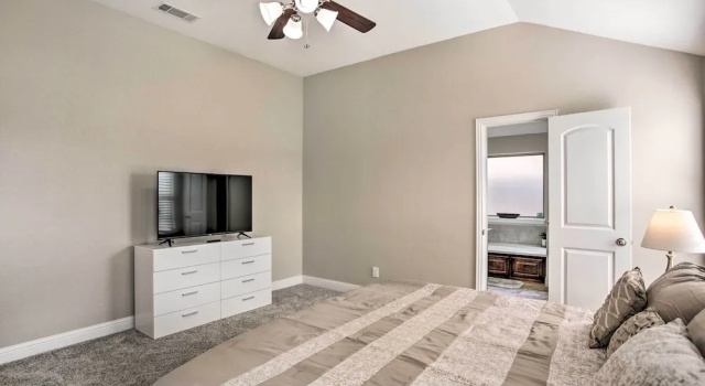 Коттедж Private Yard & Grill: Greenville Vacation Rental