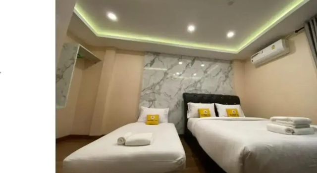 Трёхместный номер Deluxe с балконом Amber Inn
