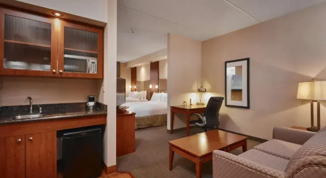 Четырёхместный люкс Best Western Plus Orangeville Inn & Suites