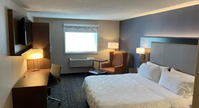 Двухместный номер Deluxe Holiday Inn & Suites Chicago-Carol Stream Wheaton by IHG
