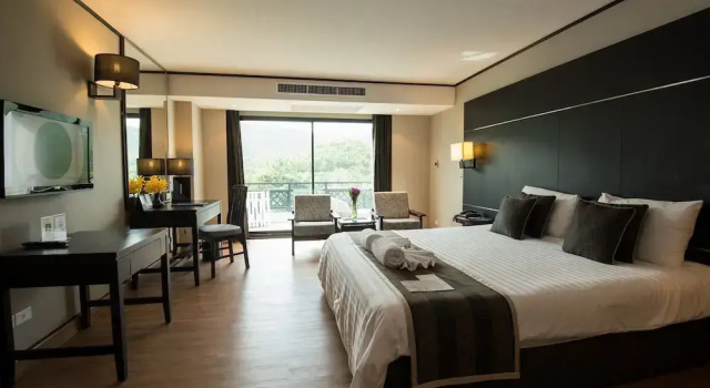Номер Deluxe с балконом Alpine Golf Resort Chiang Mai