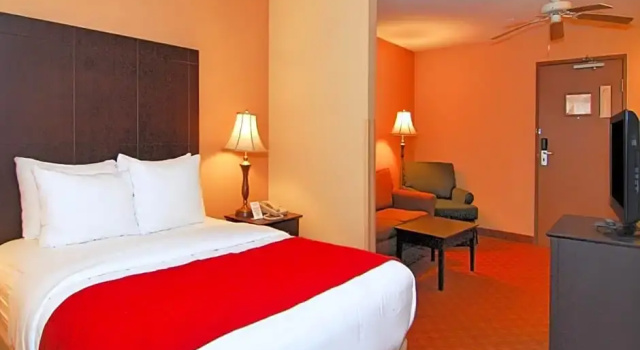 Четырёхместный номер Standard La Quinta Inn & Suites by Wyndham Memphis I-240