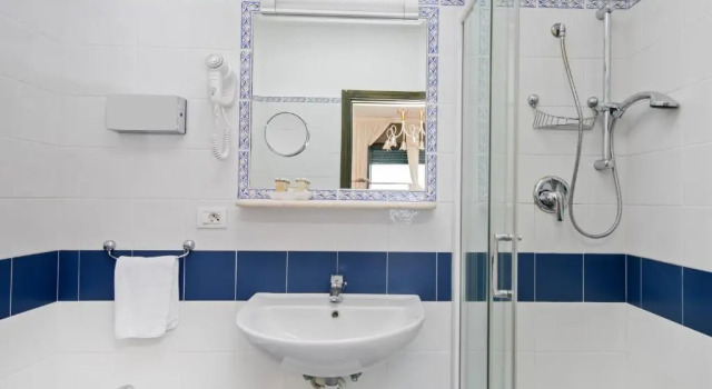 Стандарт Қосарлы бөлме теңіз көрінісі Hotel "La Pensione Svizzera"