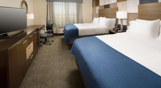 Люкс с 2 комнатами Holiday Inn Express Hotel & Suites Waco South by IHG