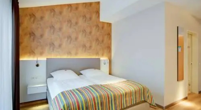 Elisabeth Hotel garni, Забронировать Отель Отели в центре Детмольд с завтраком, отели в центре Детмольд с завтраком