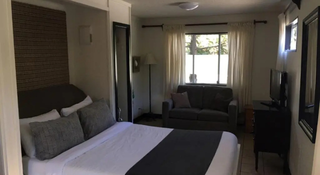 Студия Mackenzie Beach Resort