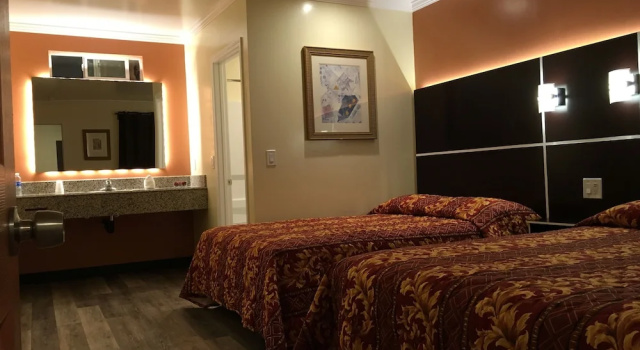 Четырёхместный номер Comfort Дуплекс Lincoln Park Motel