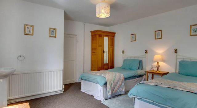Authentic Farmhouse With Private Garden in Rural Cornwall, Book Hotel Cornwall hoteller med parkering, Parkering