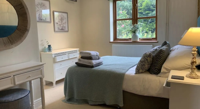 Come & Stay on a Real Norfolk Vineyard