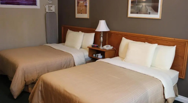 Четырёхместный номер Standard Sunset Inn