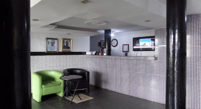 Metro Hotel Ajeigbe, Забронировать Отель Ибадан 