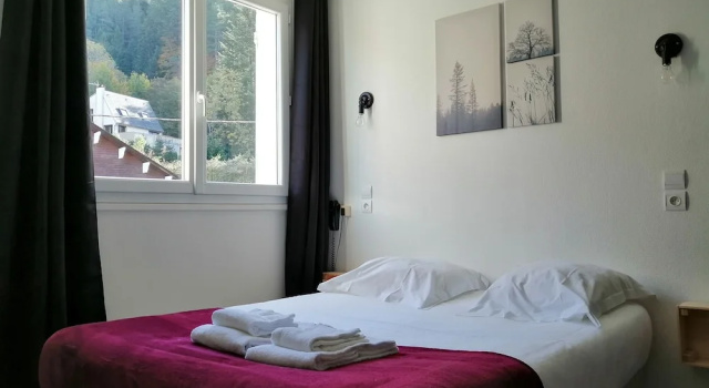Двухместный номер Comfort Hôtel Les Mouflons