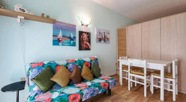 Azzurra Suite - monolocale con piscina e WiFi, Забронировать Апартаменты/квартира Отели Ломбардии с парковкой, Парковка