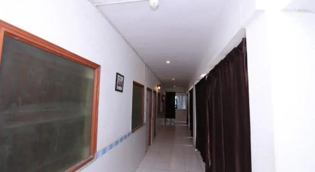 Hotel Runway Inn, Забронировать Отель Отели Ахмадабад с парковкой, Парковка