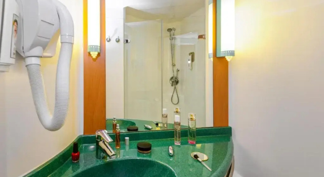 Трёхместный номер Standard ibis Charleroi Airport Brussels South