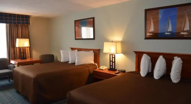 Четырёхместный номер Standard с видом на озеро Tawas Bay Beach Resort & Conference Center