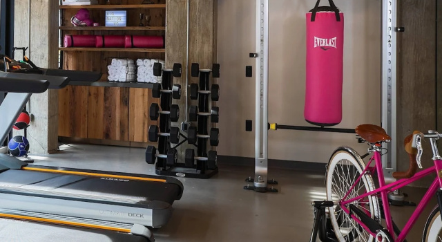 Moxy Columbia Downtown, Забронировать Отель Колумбия Congaree National Park, рядом с Футбольный стадион Eugene E. Stone III