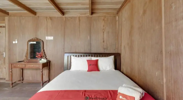 Двухместный номер Deluxe RedDoorz at Omah Kayu Homestay Yogyakarta