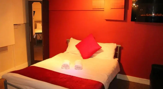 Семейный номер Standard London Olympus Hotel