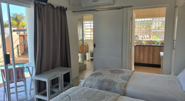 Come Home in Oudtshoorn Self-Catering Units, Забронировать Отель Недорогие отели Klein Karoo, недорогие