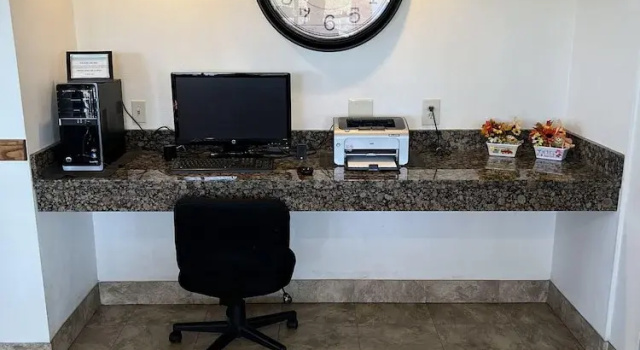 Days Inn by Wyndham Lake Point, Забронировать Отель Лейк-Пойнт Юта