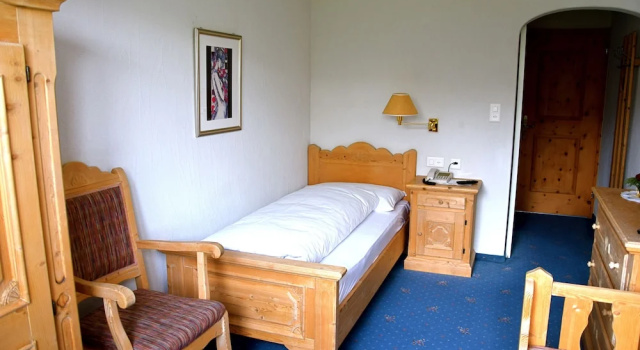 Hotel Salastrains, Забронировать Отель Отели Санкт-Мориц с завтраком, рядом с Chantarella-Corviglia, Завтраки