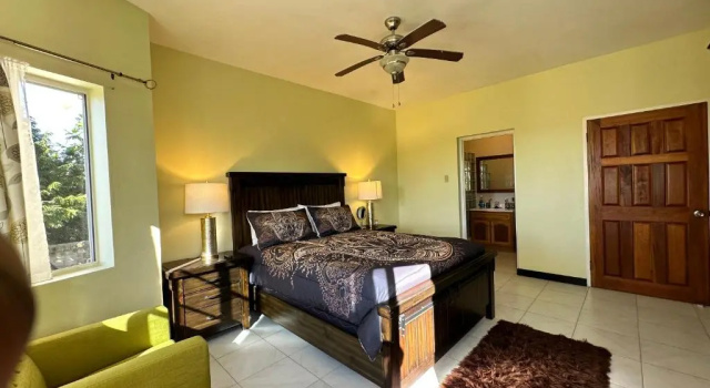 Вилла A Luxurious 4-Bedroom Private Villa with Games Room, Theatre & Modern Art