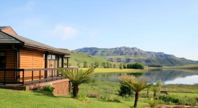 Четырёхместное шале c 1 комнатой с видом на озеро Sani Valley Nature Lodges