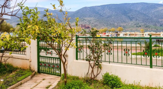 Villa Elli 2 Beach-front villa with garden, Брондау Вилла Fokida қаласындағы коттеждер, Коттедж