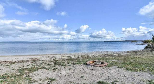 Апартаменты Lovely Lake Huron Getaway: Beach Access & Kayaks!