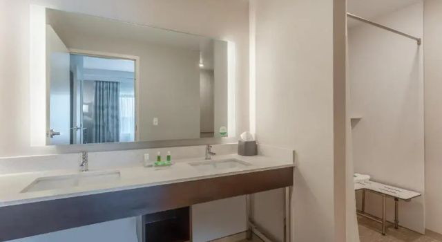 Двухместный номер Standard Holiday Inn & Suites - Jefferson City by IHG