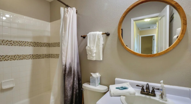 Апартаменты Ski-In Retreat with Pool! 2 Blocks to Main St Breck