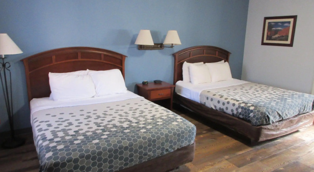 Четырёхместный номер Standard Quality Inn & Suites Manitou Springs at Pikes Peak