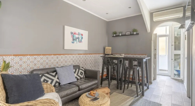 Апартаменты Lovely and Central 4 BR Apartment