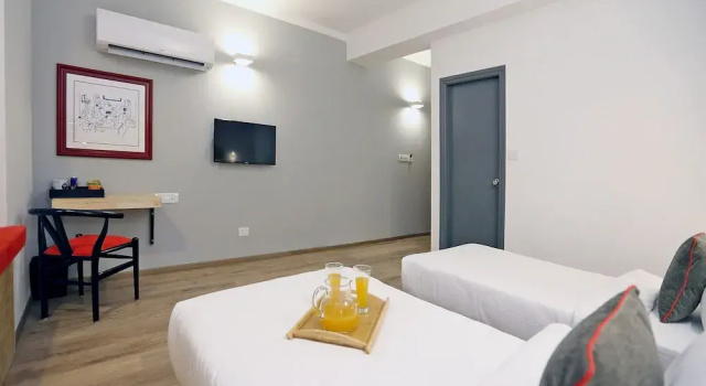 OYO Townhouse 017 HUDA City Center, Забронировать Отель Гургаон Gurgaon Region