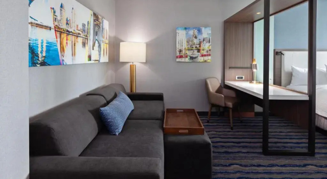 Люкс SpringHill Suites by Marriott Escondido Downtown